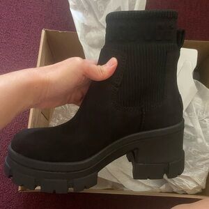 UGG BROOKLYN CHELSEA Black Heeled Boots
